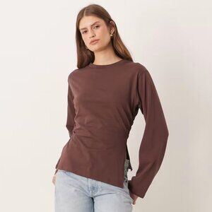Assymetric slit hem tee